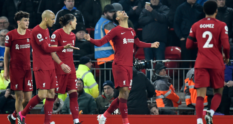 Liverpool superó a su eterno rival y se quedó con el Derbo.