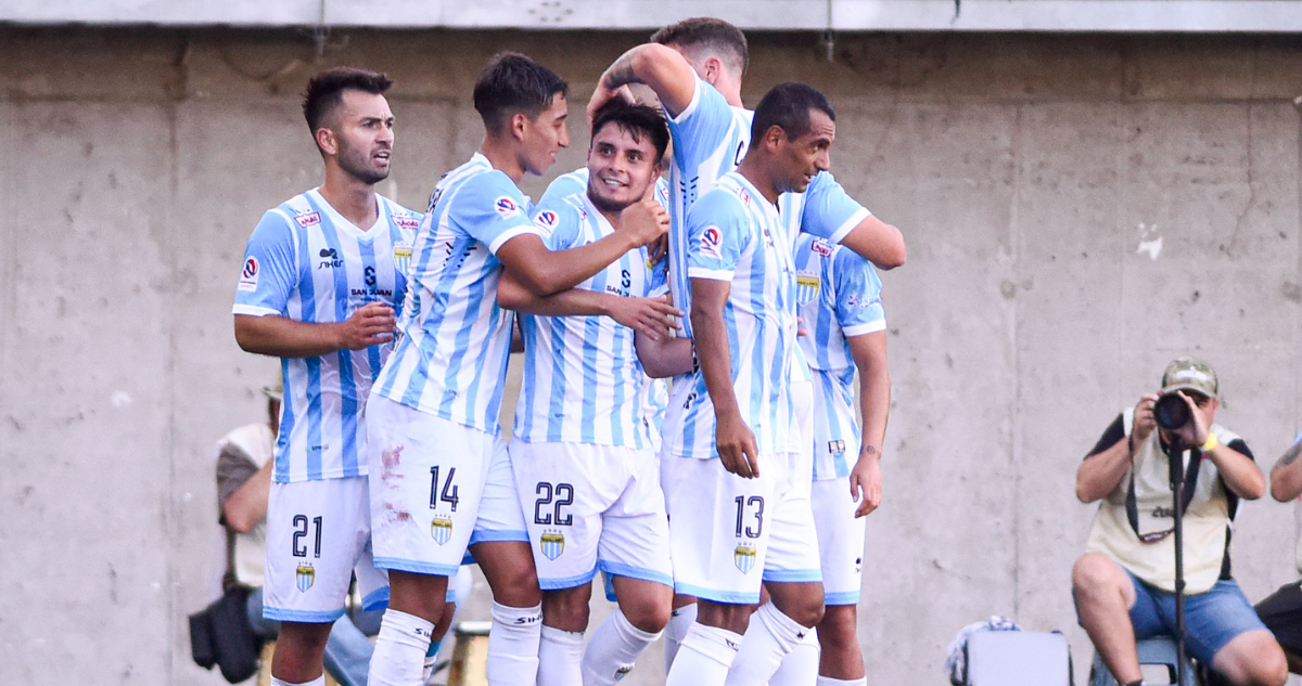 Magallanes hunde al barco de Unión Española.