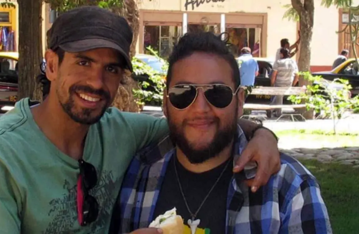 Marco Roldán y su amigo Mario Olivera, previo a la desaparición del primero en Chile