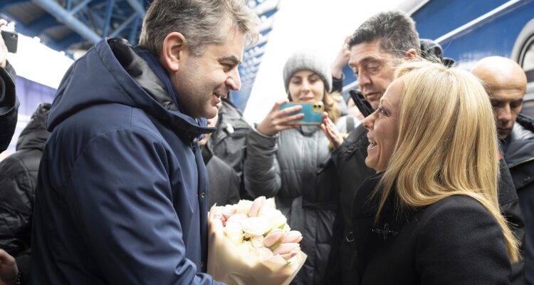 Giorgia Meloni a su llegada a Ucrania.