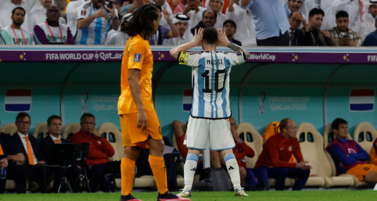 Lionel Messi habló sobre el motivo que lo llevó a celebrarle el gol en la cara a Louis Van Gaal.