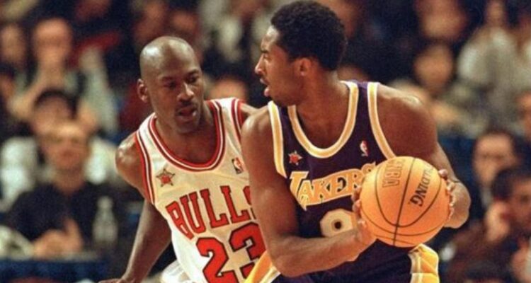 Michael Jordan y Kobe Bryant en el All Star Game de la NBA de 1998.