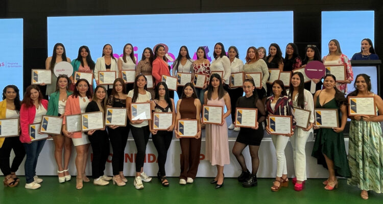 40 nuevas operadoras y mantenedoras eléctricas se capacitan gracias al programa Mineras en Antofagasta