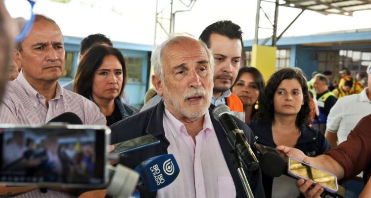 Ministro enlace Carlos Montes en la región del Bío Bío por incendios forestales