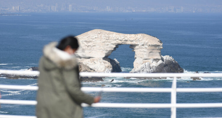 Informe advierte grave riesgo de derrumbe en mirador La Portada de Antofagasta