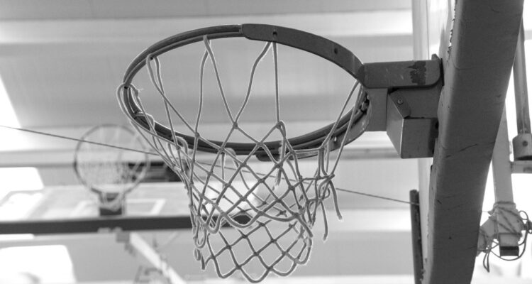 Adolescente muere tras golpear su cabeza con aro de basquetbol en Lota