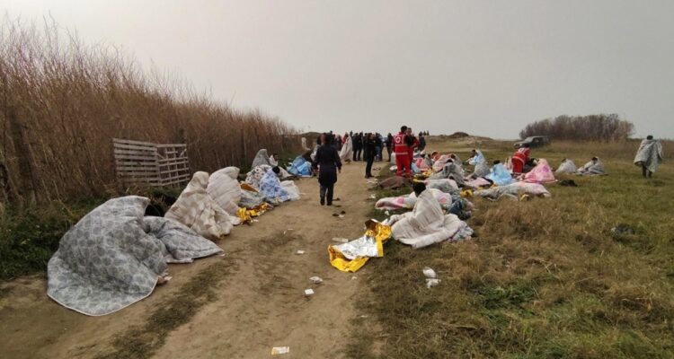 Al menos 40 inmigrantes mueren tras naufragio en la costa de Italia