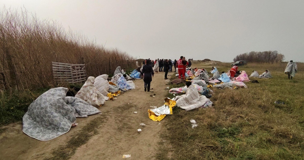 Al menos 40 inmigrantes mueren tras naufragio en la costa de Italia