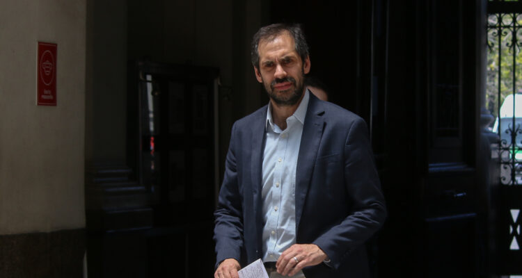 Grau afirma que no es momento de discutir nueva regulación a forestales: foco es controlar incendios