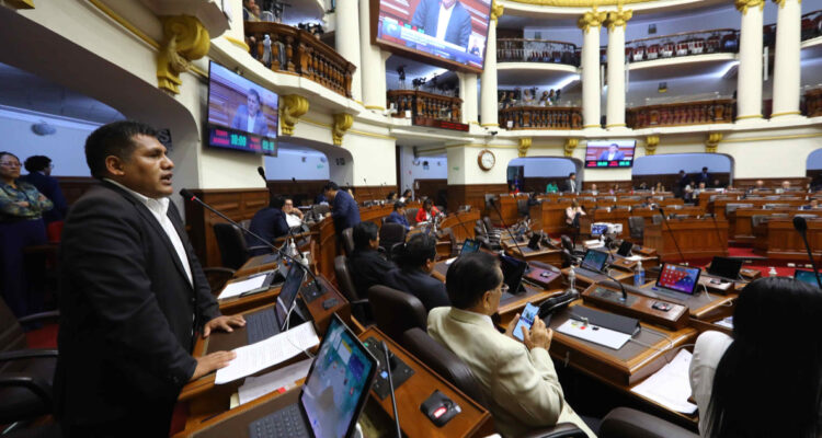 Obispos de Perú urgen al Congreso a decidirse sobre adelanto de elecciones