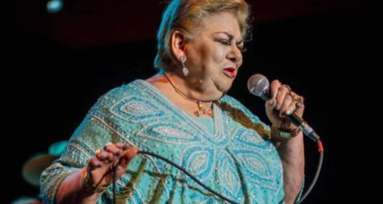 Hospitalizan a Paquita la del barrio