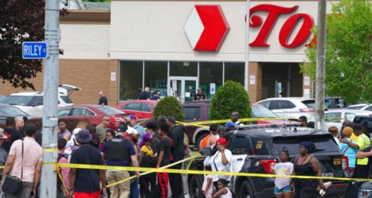 Perpetua a supremacista y autor de matanza en supermercado de Búfalo se grabó matando a 10 personas