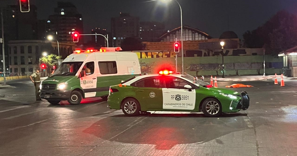 Hombre muere apuñalado en pleno centro de Santiago: también hay un lesionado