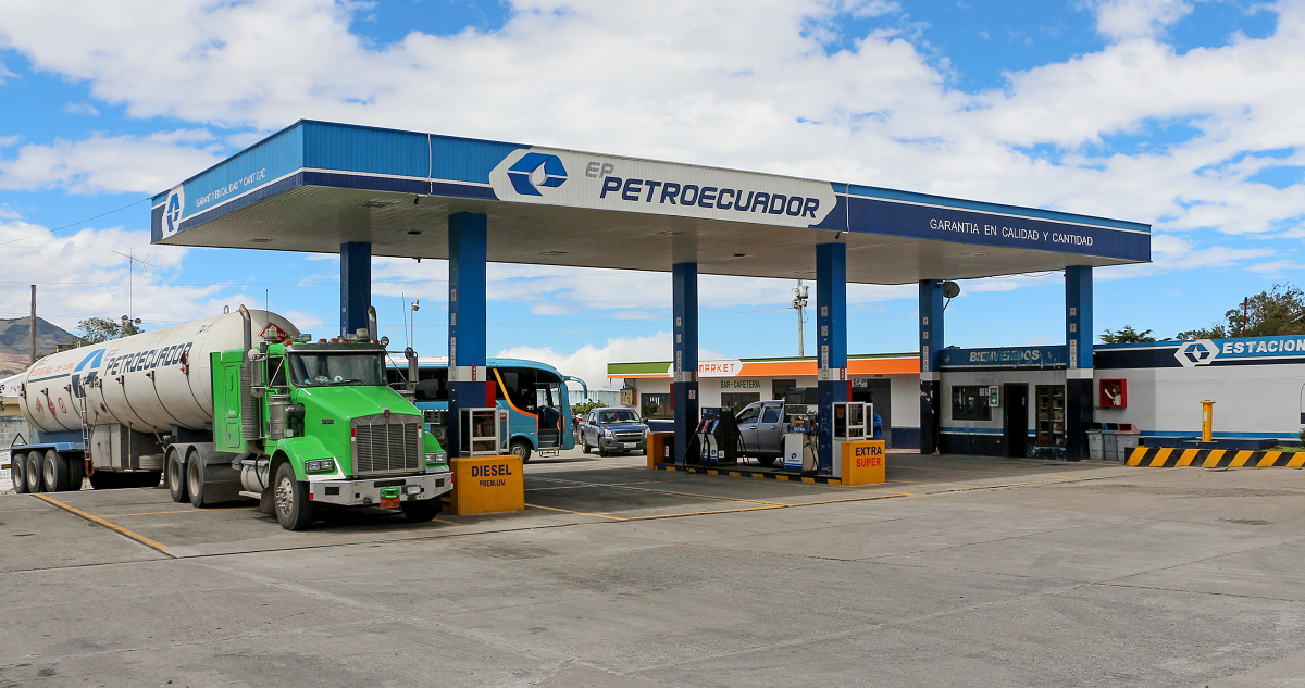 Una estación de Petroecuador, en la carretera Panamericana en Ecuador.