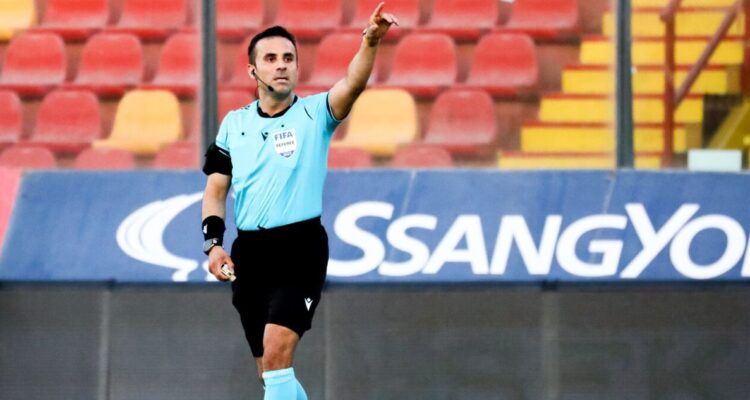 El árbitro Piero Maza fue denunciado en redes por su actual esposa.