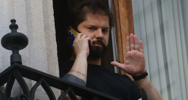 Presidente Boric, que en marzo realizaría cambio de gabinete