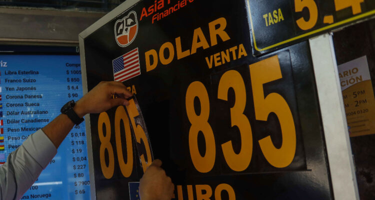 Contra pronóstico: el dólar revirtió tendencia bajista y escaló a su mayor nivel en seis semanas