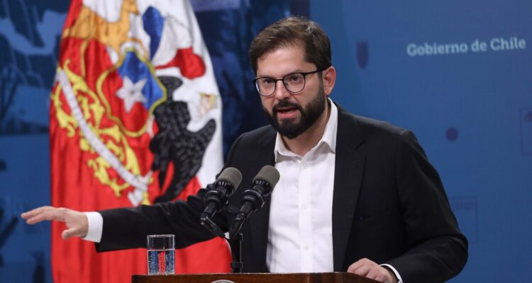Pulso Ciudadano: aprobación a presidente Boric sufre leve alza y cae interés en proceso constituyente