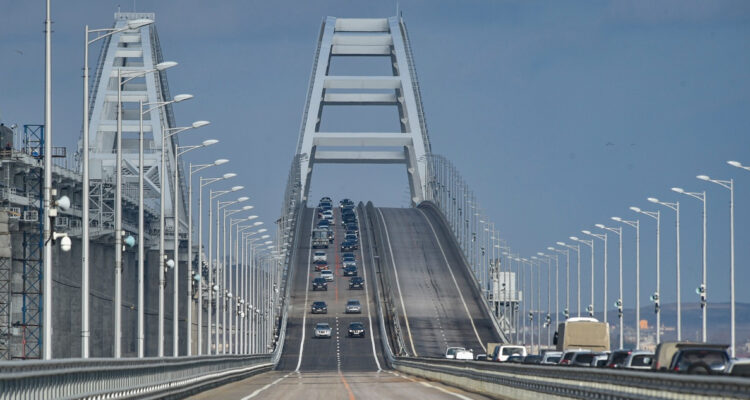 Rusia confirma la reapertura total del puente de Crimea tras la explosión de octubre
