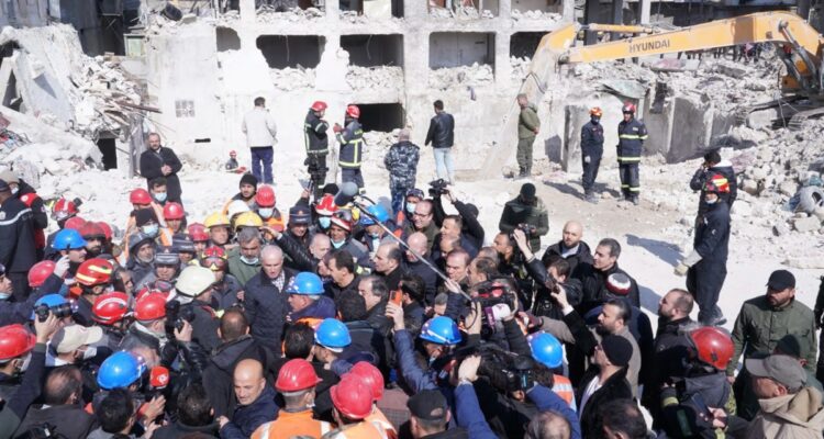 Presidente de Siria visitando zona afectada por el terremoto en Alepo