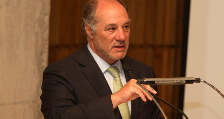 Sutil respalda rechazo al royalty forestal pero critica al Gobierno por la propagación de incendios
