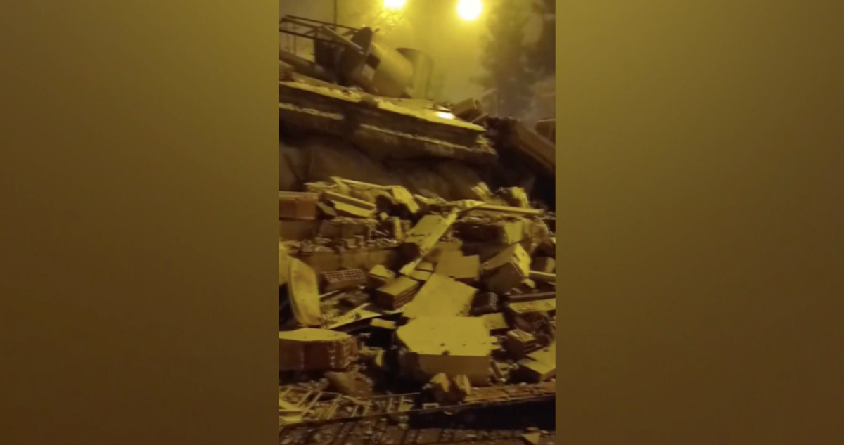 Terremoto sacude a Turquía: se reporta colapso de casas y edificios con personas atrapadas