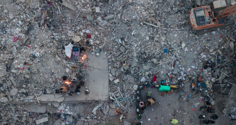 Aumentan a 35 mil los fallecidos por los terremotos en Turquía y Siria