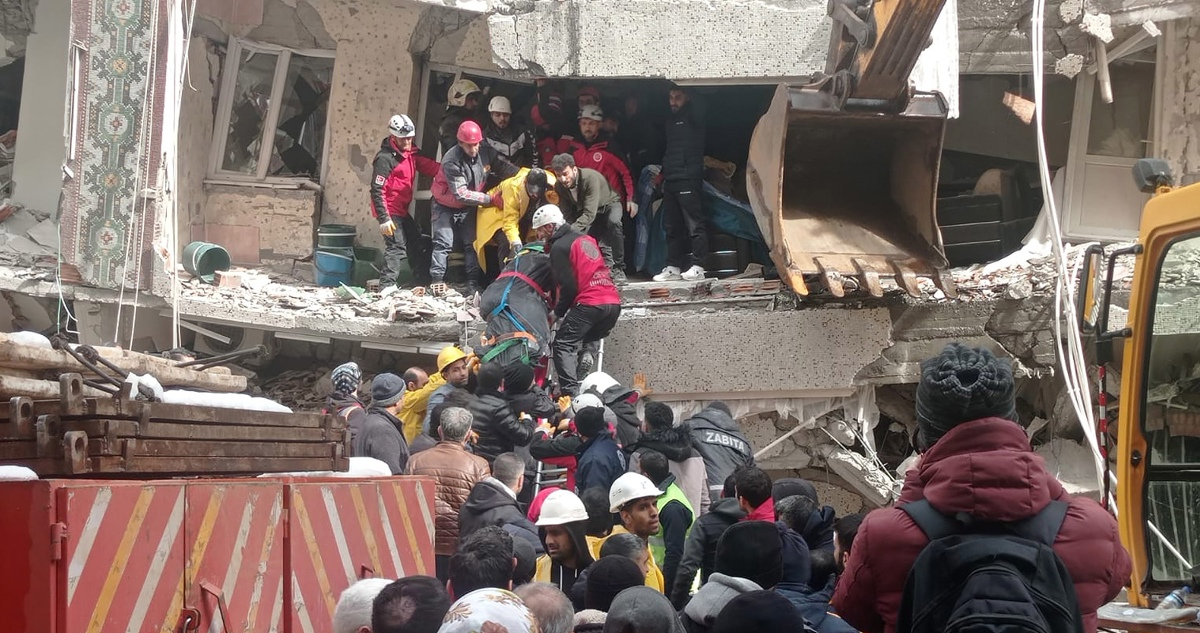 Cifra de muertos se eleva a 4.300 tras devastadores terremotos en Siria y Turquía