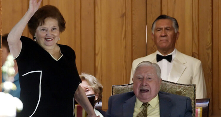 Abren testamento de Lucía Hiriart por demanda del CDE contra herederos del dictador Pinochet