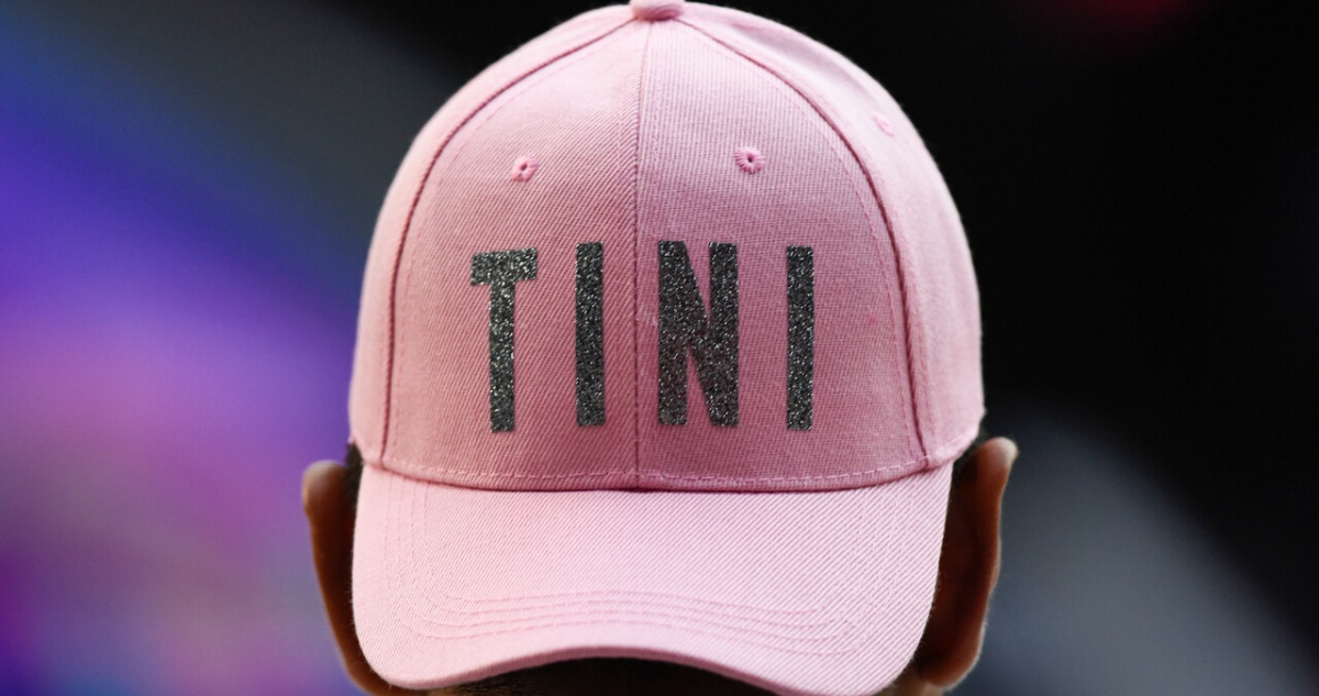 Fans tiñen de rosado la Quinta Vergara para esperar la presentación de Tini en Viña 2023