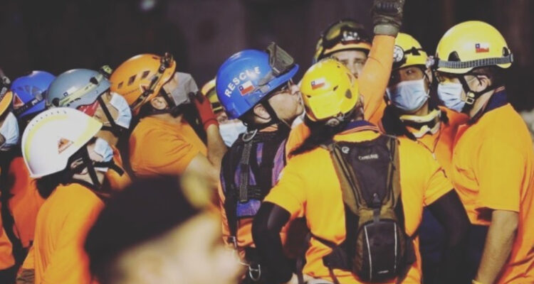 “Nadie está fallecido hasta que lo encontramos”: Topos Chile y el trabajo entre escombros de Turquía