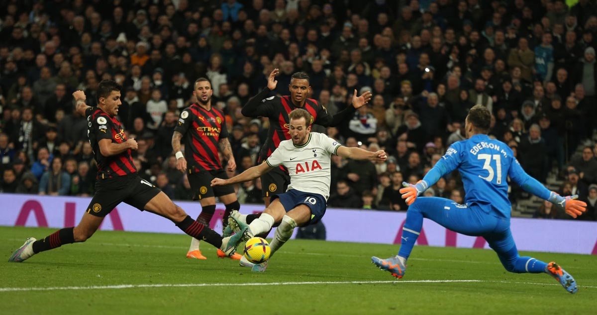 Harry Kane le dio el triunfo al Tottenham sobre Manchester City.