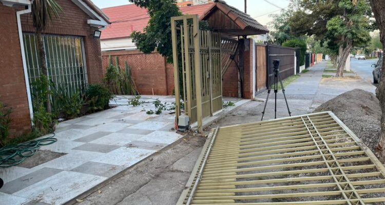 Al menos 15 delincuentes protagonizan turbazo para robar una camioneta y dinero en San Miguel