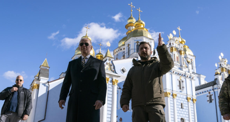 Joe Biden junto a Volodímir Zelenski en Ucrania.