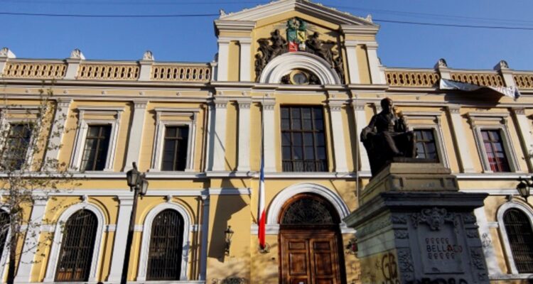 U. de Chile precisa que osamentas supuestamente halladas en el plantel están en el SML desde 2019