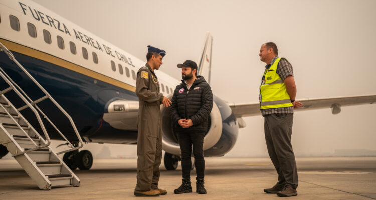 Presidente Gabriel Boric llega a la región del Bío Bío en medio de crisis por incendios forestales