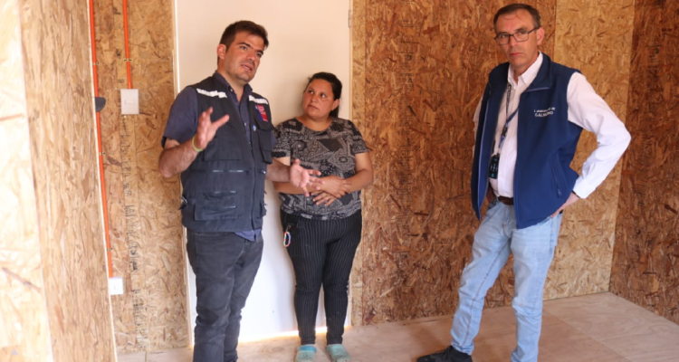 Entregan primeras viviendas de emergencia por incendios en La Araucanía: beneficiarán a 200 familias