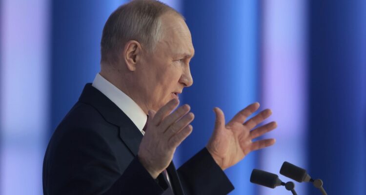 Vladimir Putin, anunciando la suspensión de la participación de Rusia en el tratado de desarme nuclear Nuevo START.
