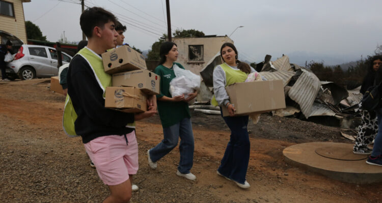Primeros voluntarios del Injuv viajan a Ñuble a ayudar a damnificados: Gobierno llama a inscribirse
