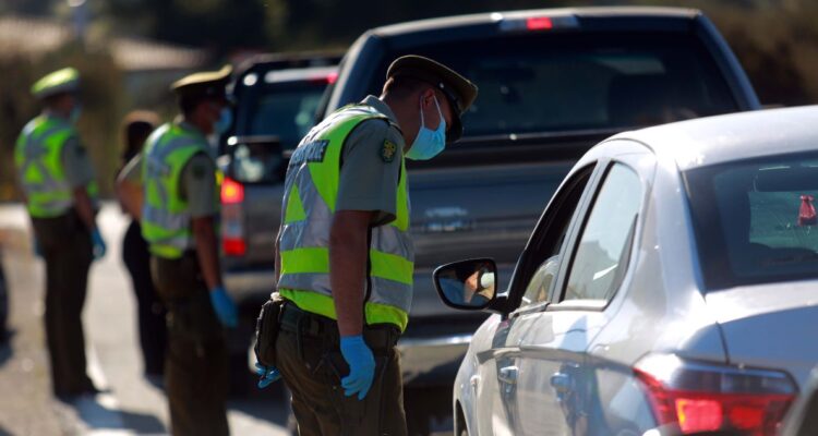 Adiós a las vacaciones: 366 mil autos y 300 mil personas en buses se alistan para regresar a Santiago