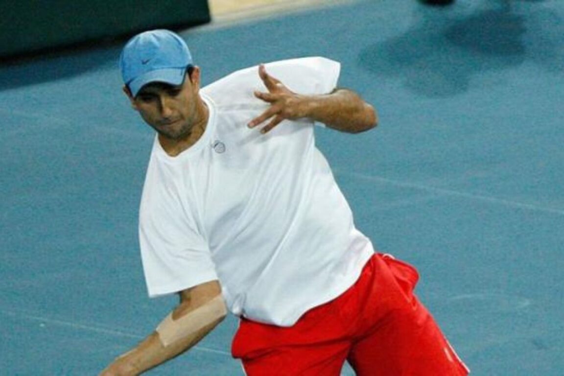 Younes Rachidi durante un torneo ATP.