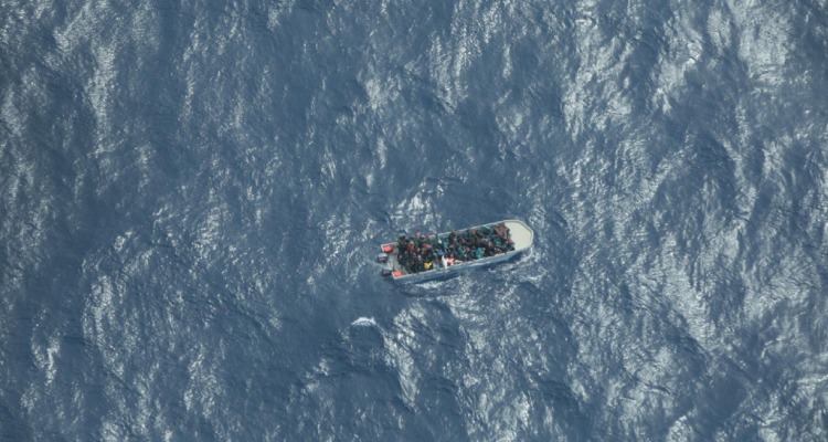 30 migrantes desaparecidos dejó un nuevo naufragio en el Mediterráneo Central