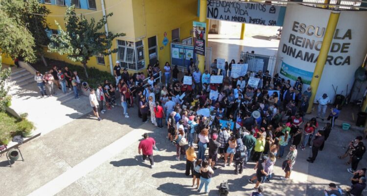 Maipú exige cierre de minera que opera a 50 metros de Liceo Reino de Dinamarca por contaminación