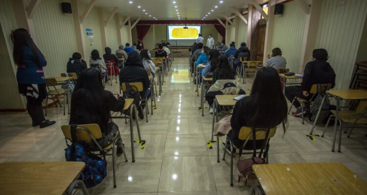 Alumnas de liceo de Cabrero protagonizan violenta riña en el establecimiento