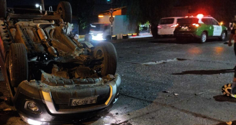 Tres muertos tras colisión de moto con automóvil en Conchalí: motorista huía de Carabineros