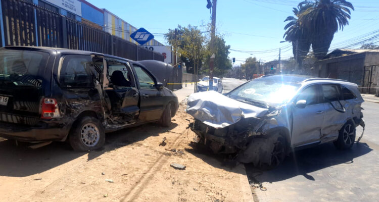 Persecución policial en Santiago Centro termina en accidente vehicular con tres detenidos