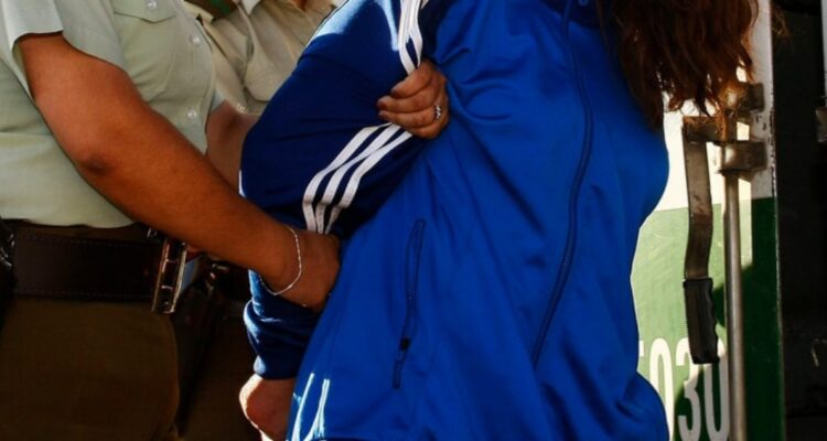 Adolescente queda en internación acusada de asesinar a puñaladas a su pololo en Buin