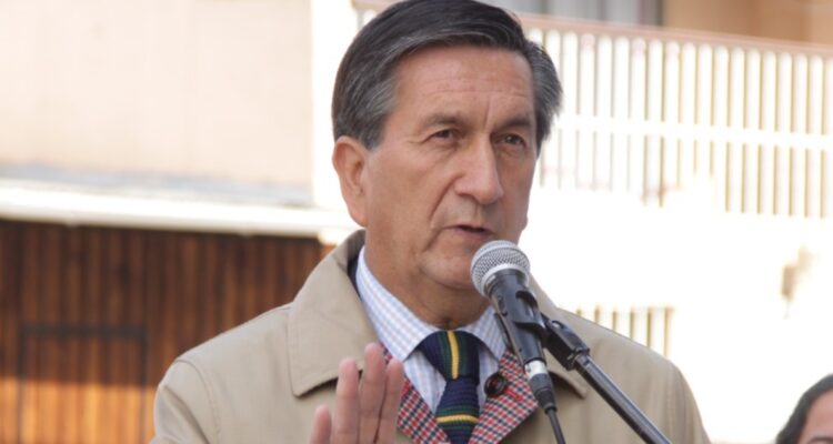 Alcalde de Lota y despido a profesores