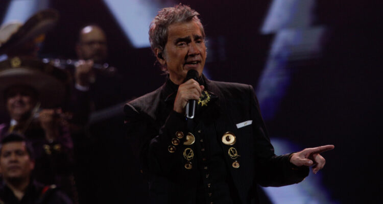 Cambiarán letra de “Mátalas” de Alejandro Fernández