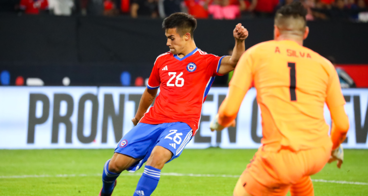 Alexander Aravena deslumbró a los hinchas de la selección nacional.